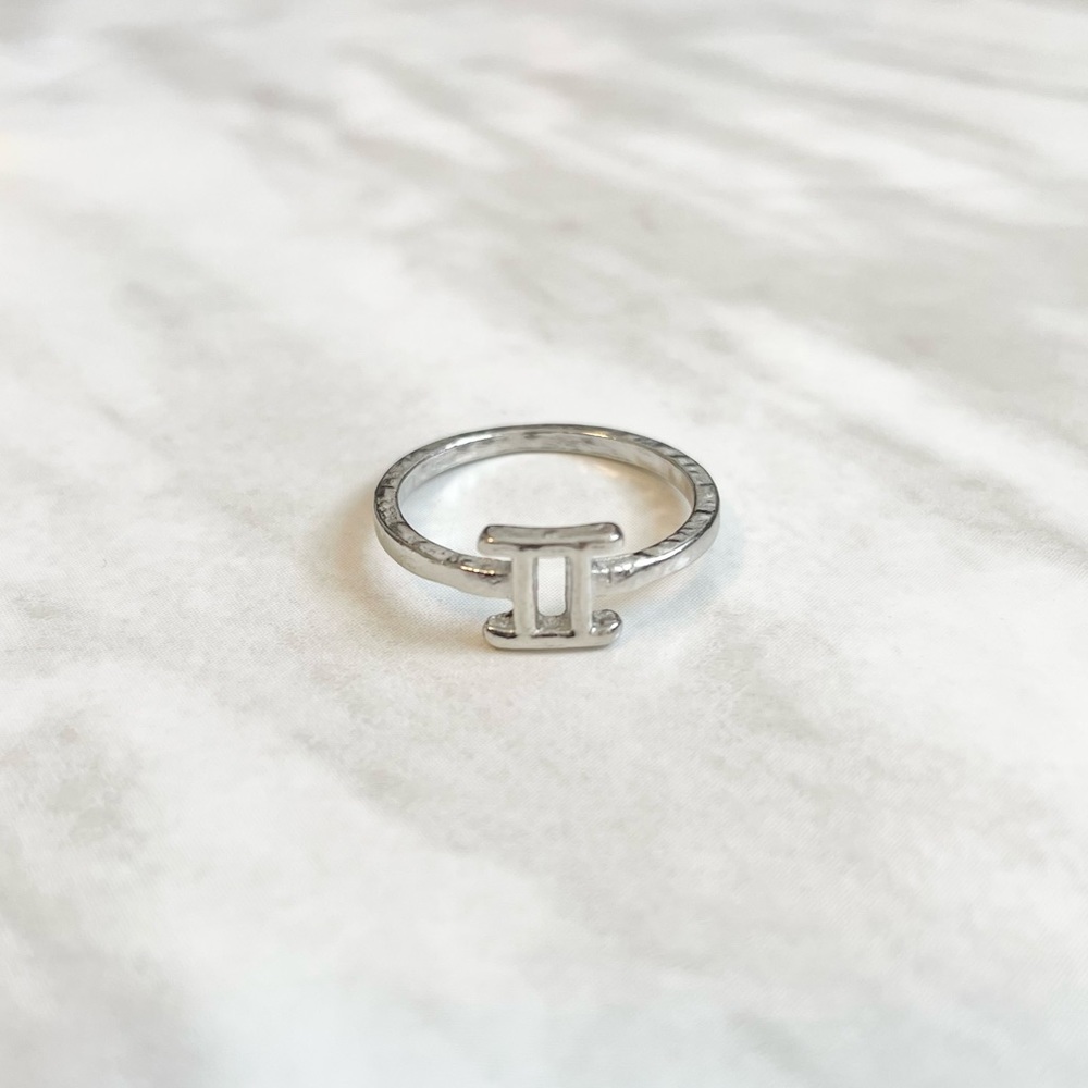 🎉 New Silver Plated Gemini Zodiac Ring